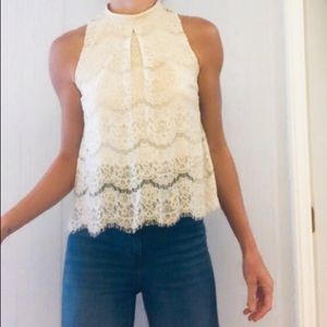 🦩👱‍♀️Flirty and Elegant lace detail top🤍